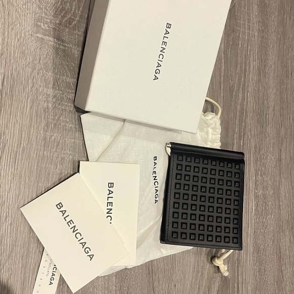 BALENCIAGA
Grid-embossed Money Clip Wallet In Black - Picture 3 of 4
